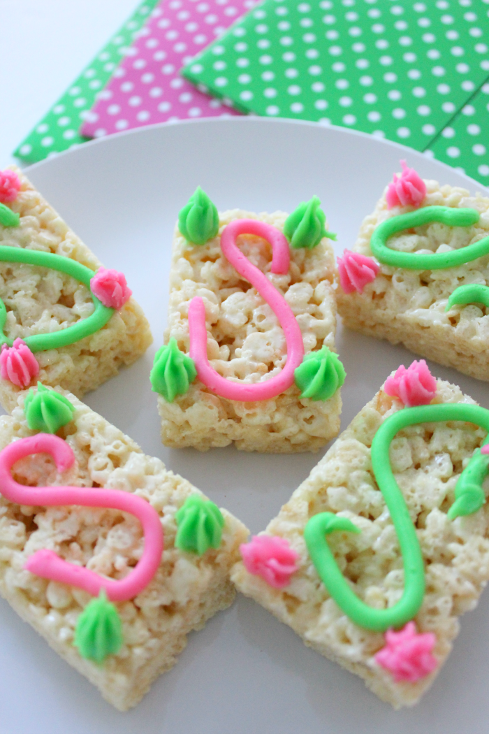 Gimme Gimme. Love this idea of Monogrammed Rice Kirspie Treats! Rice Krispie Treats, Sweet Treats, Monogram