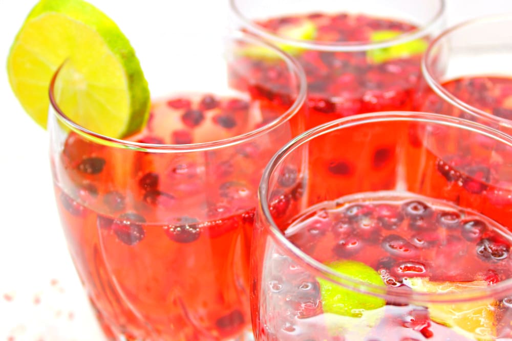 Holiday Cocktail, 7UP Pom Spritzer, Pomegranate Spritzer, Holiday Pom Spritzer, Stephanie Ziajka, Diary of a Debutante