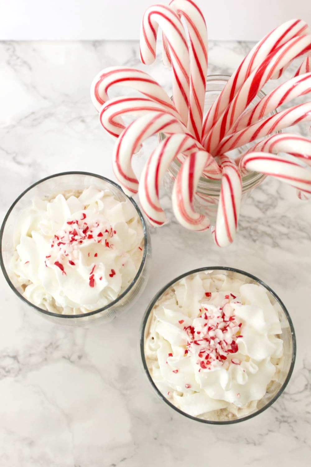 Peppermint espresso macchiato cocktail recipe by blogger Stephanie Ziajka on Diary of a Debutante