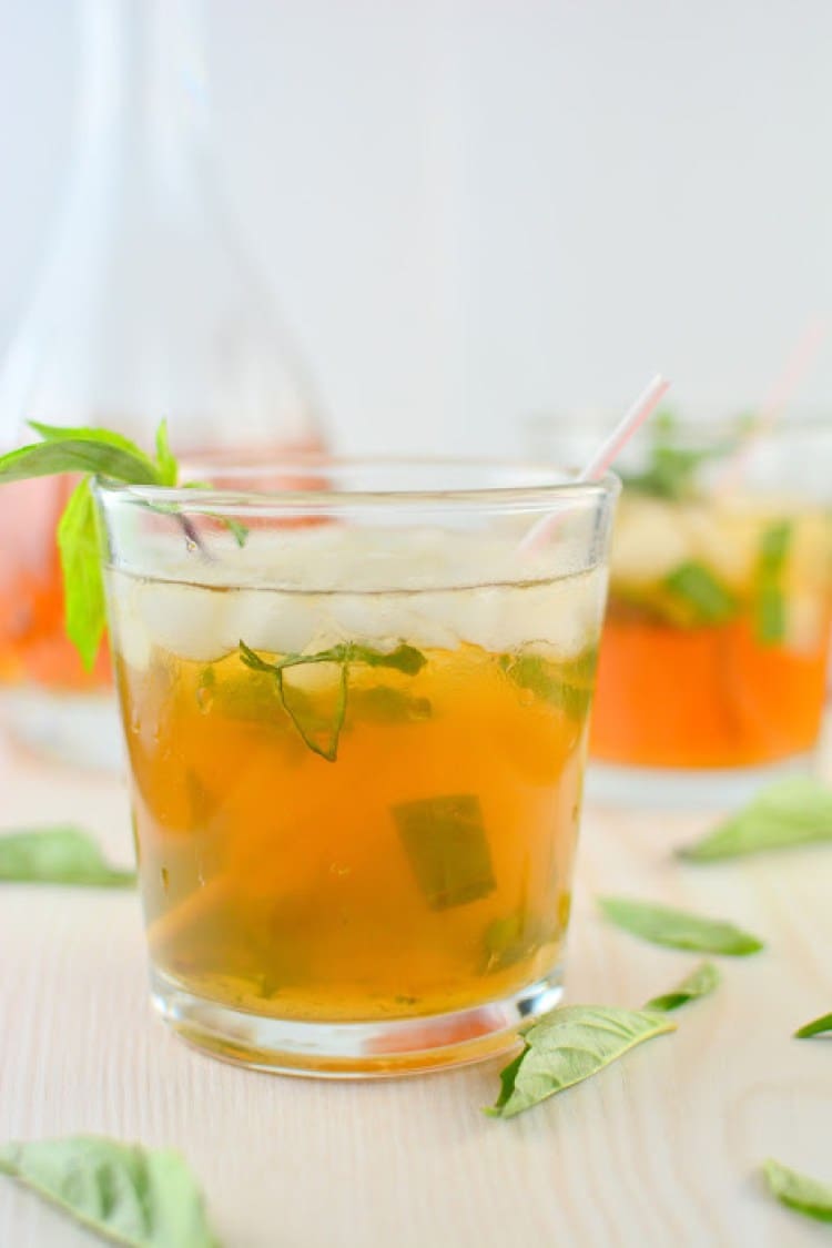 mint julep recipes, Builicious, Thai Basil Mint Julep, Mint Julep Recipes, Derby Day Cocktails, Stephanie Ziajka, Diary of a Debutante