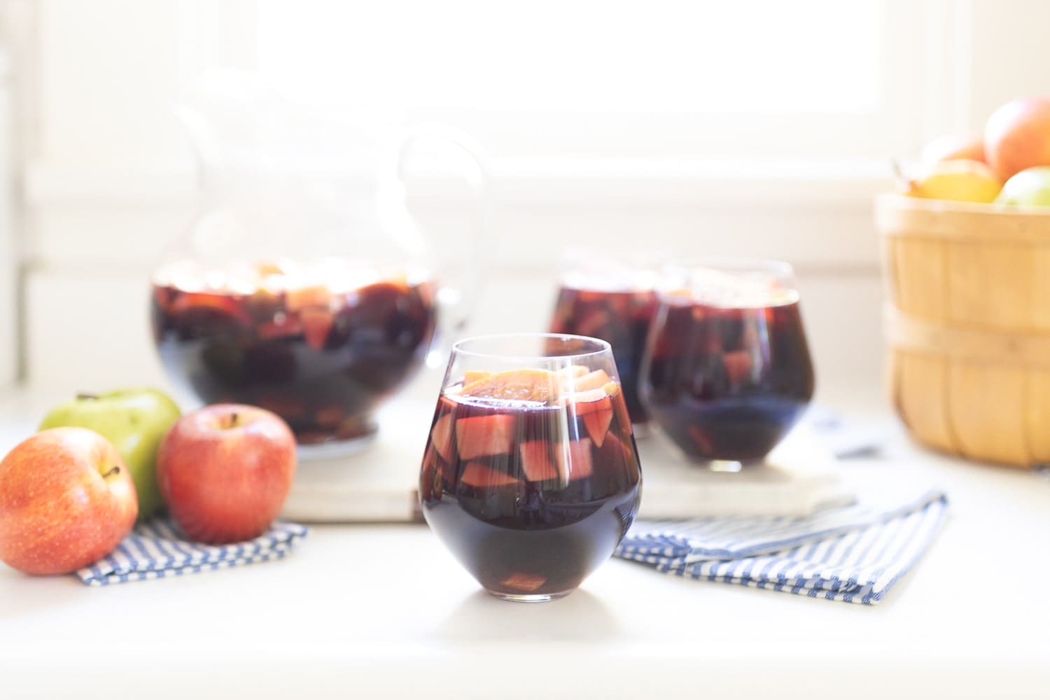 Apple cinnamon sangria recipe by blogger Stephanie Ziajka on Diary of a Debutante Apple cinnamon sangria recipe by blogger Stephanie Ziajka on Diary of a Debutante