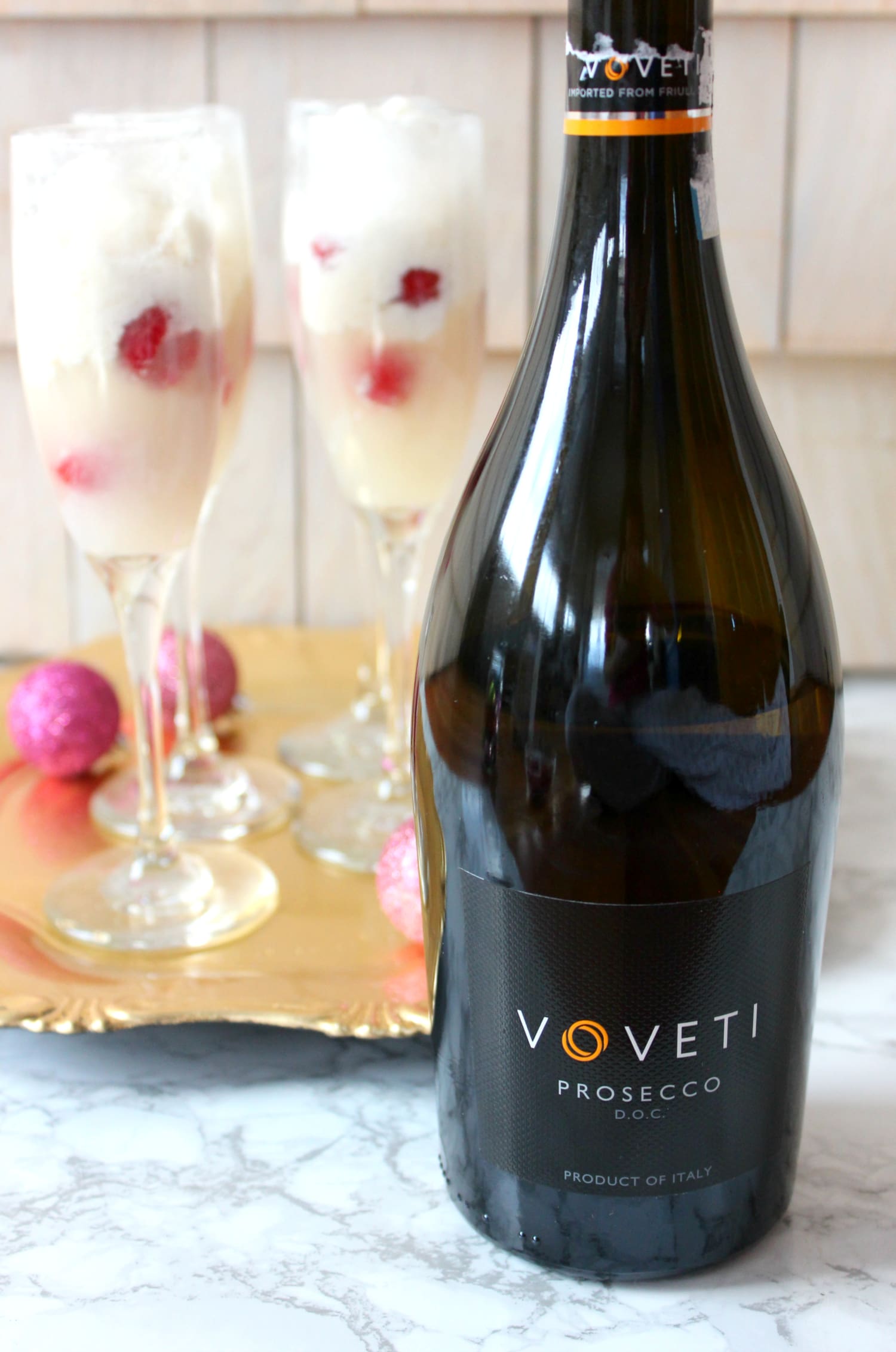 This delicious Raspberry Champagne Float cocktail is perfect for the holidays!