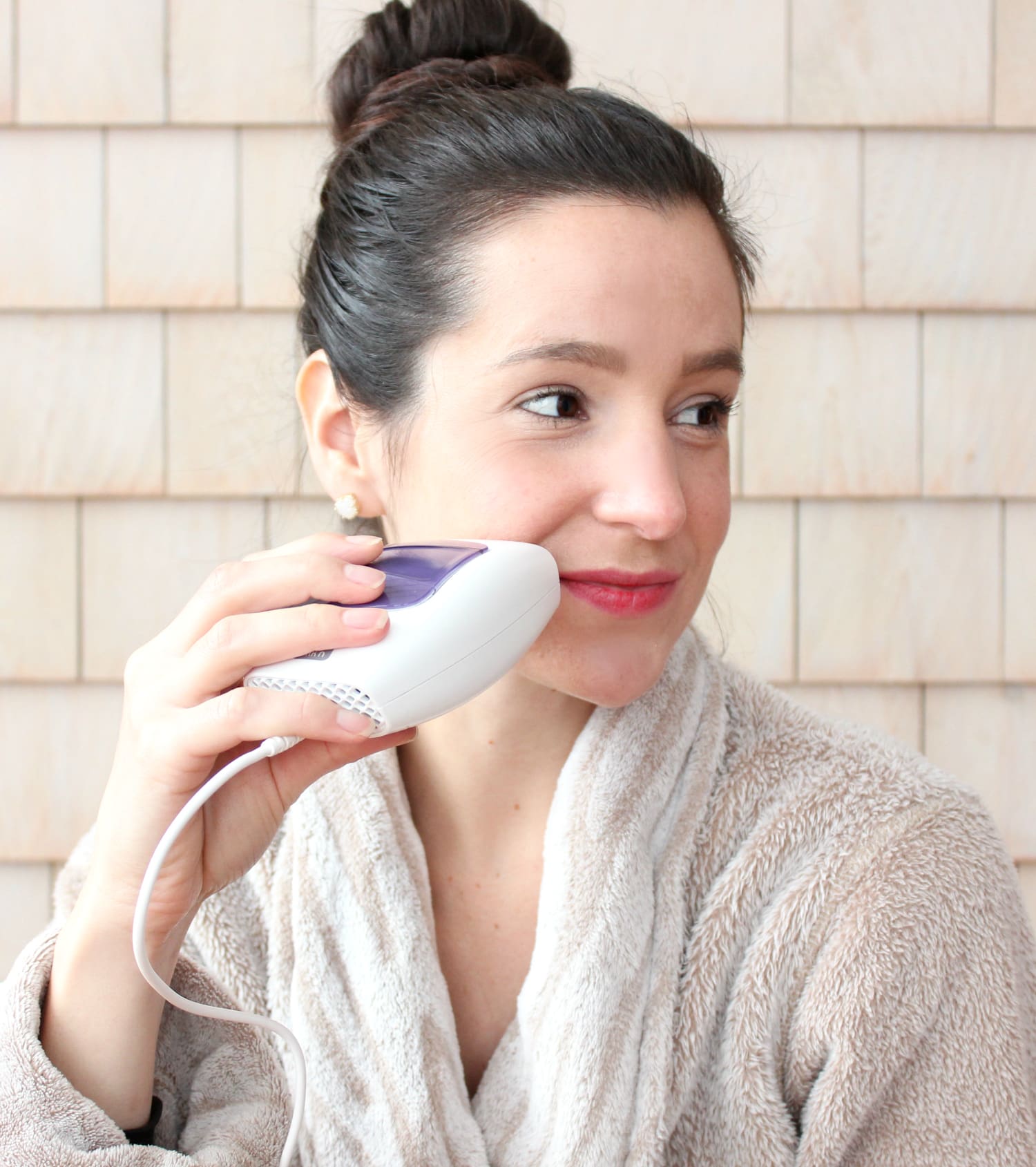 Beauty blogger Stephanie Ziajka shows how to use the Silkn Flash and Go Express hair removal device on Diary of a Debutante Beauty blogger Stephanie Ziajka shows how to use the Silkn Flash and Go Express hair removal device on Diary of a Debutante