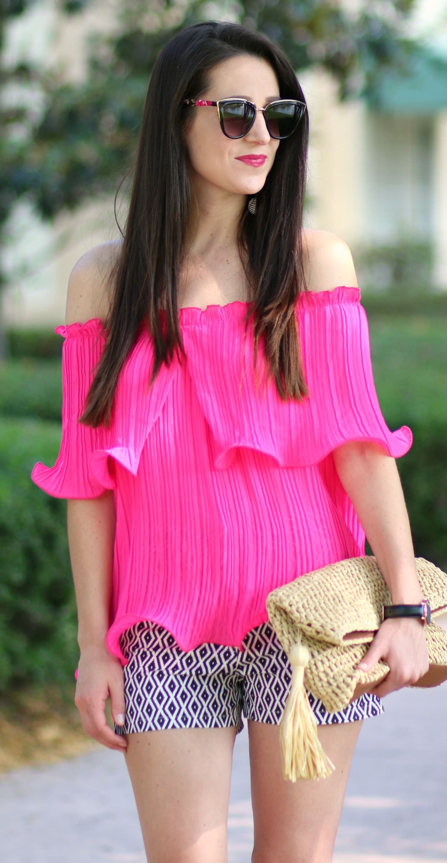 How to Wear a Bardot Top: A Guide to Off-Shoulder Styling How to Wear a Bardot Top: A Guide to Off-Shoulder Styling