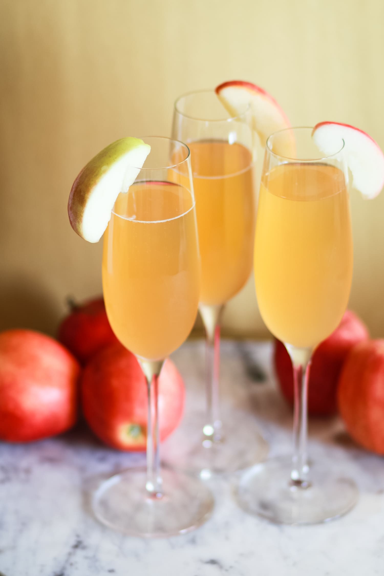 Seriously delish apple cider bellinis... such a fun fall champagne cocktail | Apple Cider Cocktail | Fall in a Flute: Festive Apple Cider Bellinis from southern blogger Stephanie Ziajka from Diary of a Debutante