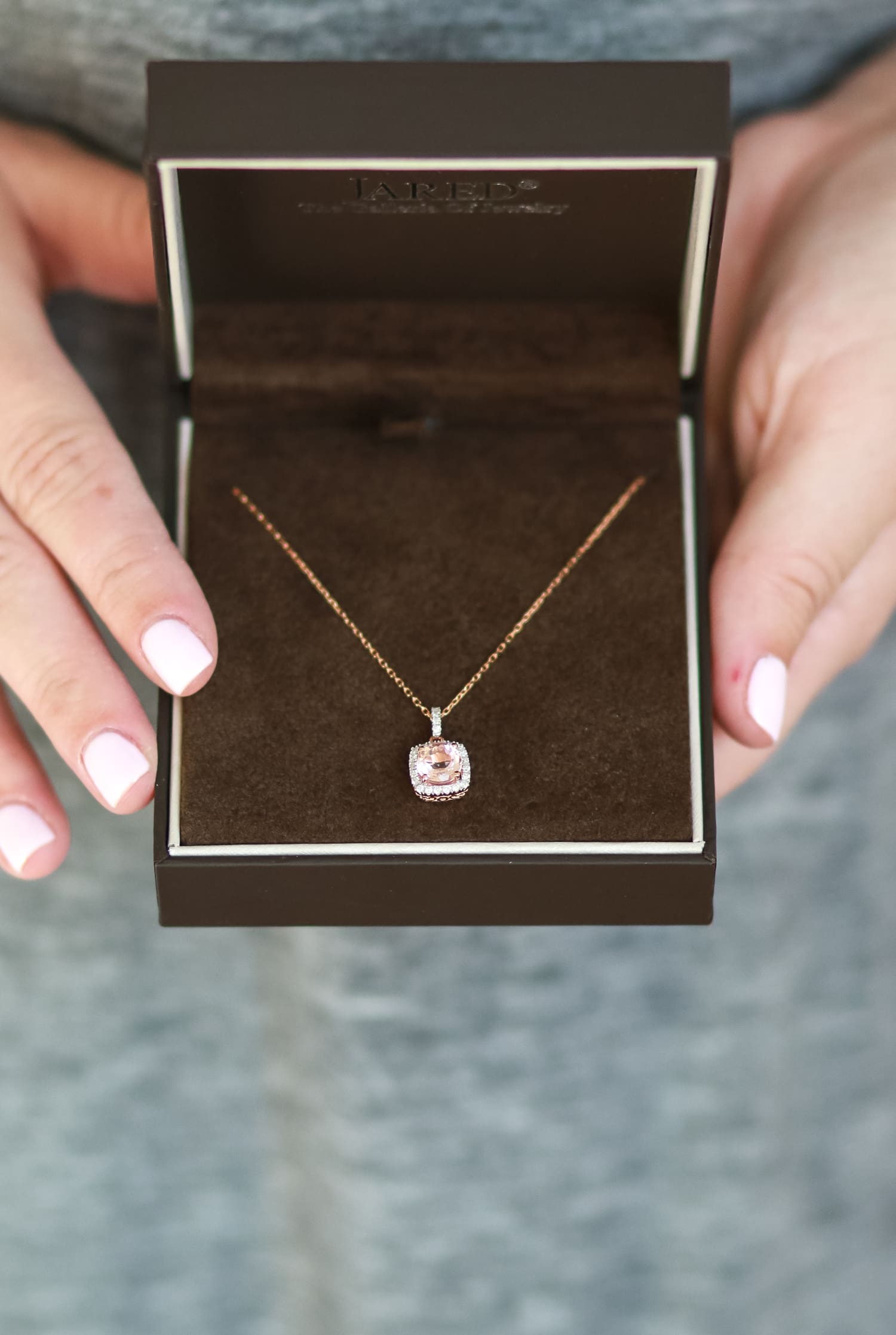 Sentimental new mom gift idea from Jared | Sentimental gift for new mom | Celebrate Timeless Moments: New Mommy Gift Idea with Jared The Galleria Of Jewelry by fashion blogger Stephanie Ziajka from Diary of a Debutante