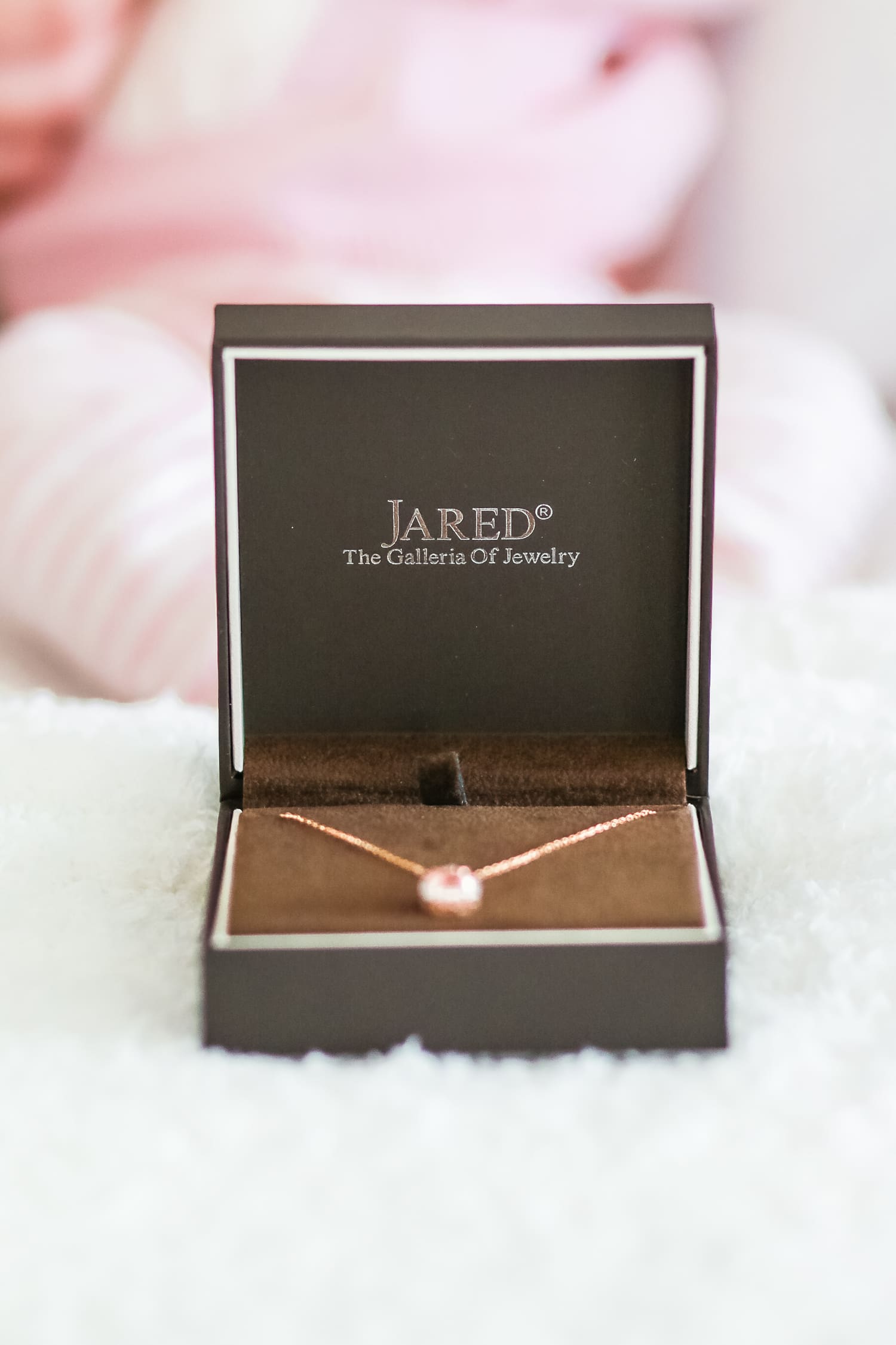 Sentimental new mom gift idea from Jared | Sentimental gift for new mom | Celebrate Timeless Moments: New Mommy Gift Idea with Jared The Galleria Of Jewelry by fashion blogger Stephanie Ziajka from Diary of a Debutante