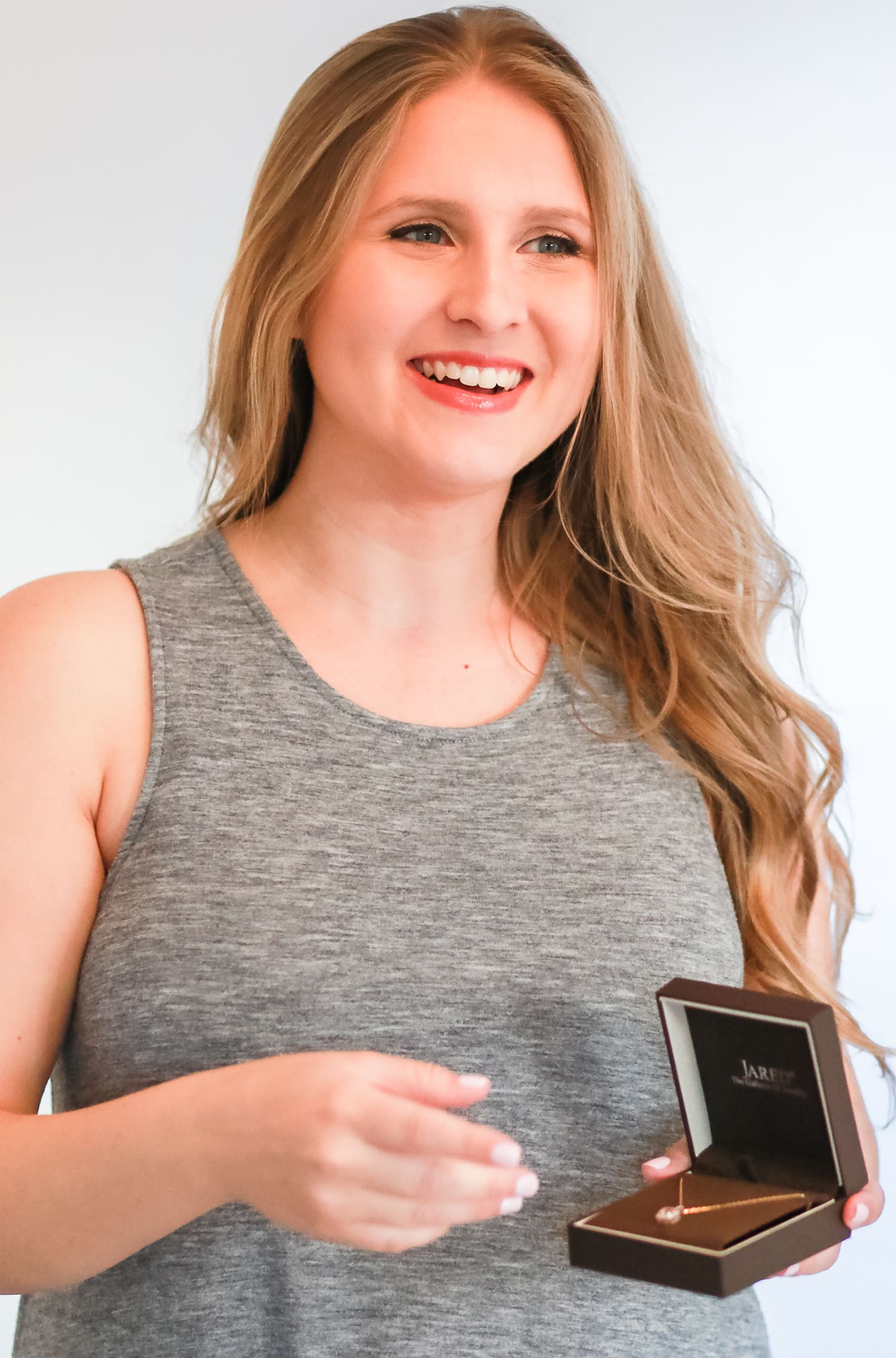 Sentimental new mom gift idea from Jared | Sentimental gift for new mom | Celebrate Timeless Moments: New Mommy Gift Idea with Jared The Galleria Of Jewelry by fashion blogger Stephanie Ziajka from Diary of a Debutante