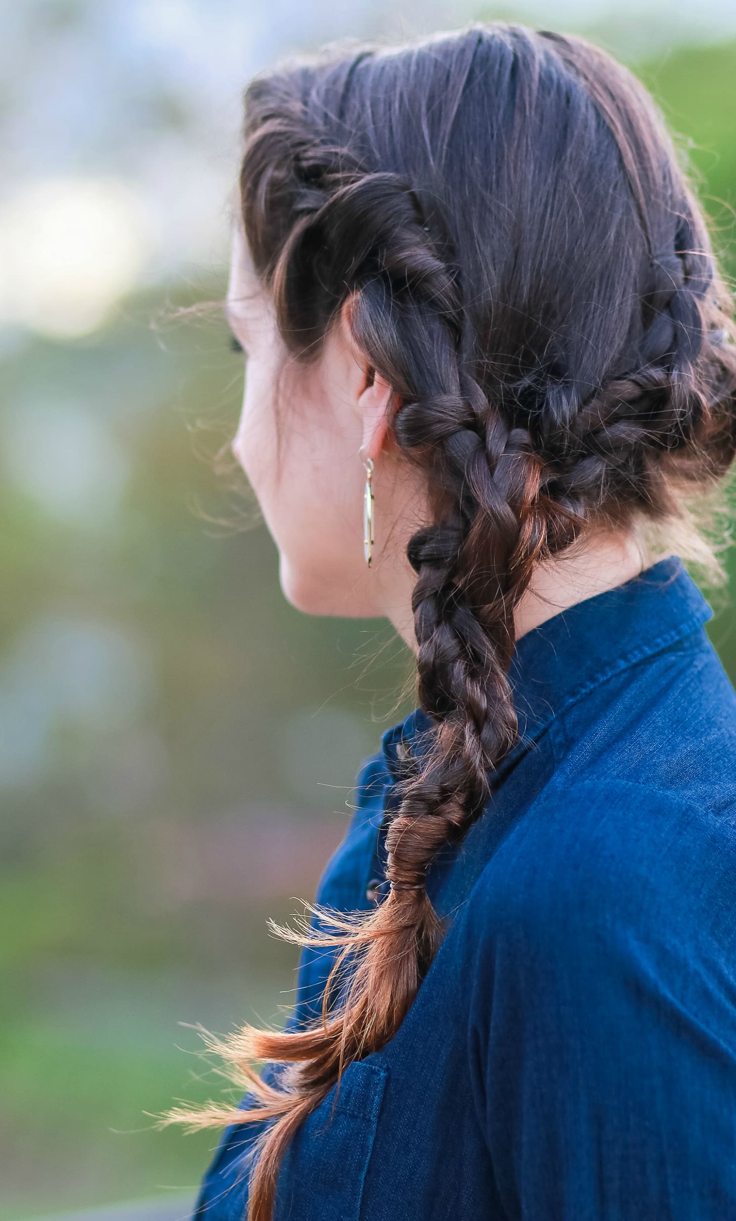 Cute casual tailgating outfit and easy side braid hairstyle | Twisted side braid hair tutorial | Target denim shirt dress with cognac booties, a Chleo Faye lookalike bag, and monogrammed jewelry | Fall Hairstyle to Try: Simple Twisted Side Braid from Hair Cuttery by southern blogger Stephanie Ziajka from Diary of a Debutante