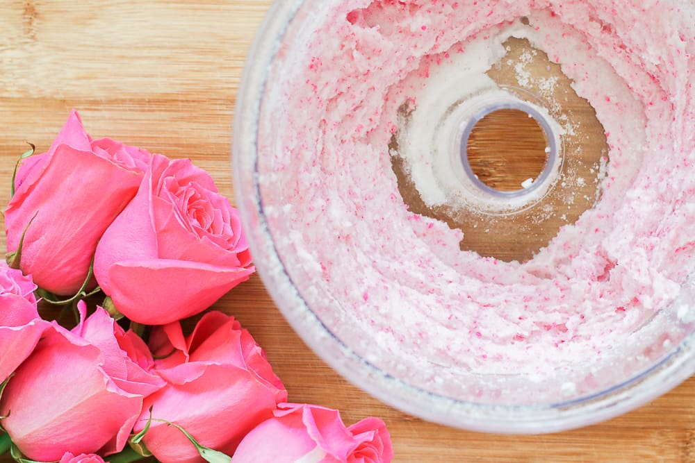 DIY rose sugar scrub recipe made with white sugar, coconut oil, rose essential oil, and fresh rose petals by southern blogger Stephanie Ziajka from Diary of a Debutante, DIY sugar scrub recipe, diy sugar body scrub, diy sugar scrub gift, best diy sugar scrub DIY rose sugar scrub recipe made with white sugar, coconut oil, rose essential oil, and fresh rose petals by southern blogger Stephanie Ziajka from Diary of a Debutante, DIY sugar scrub recipe, diy sugar body scrub, diy sugar scrub gift, best diy sugar scrub
