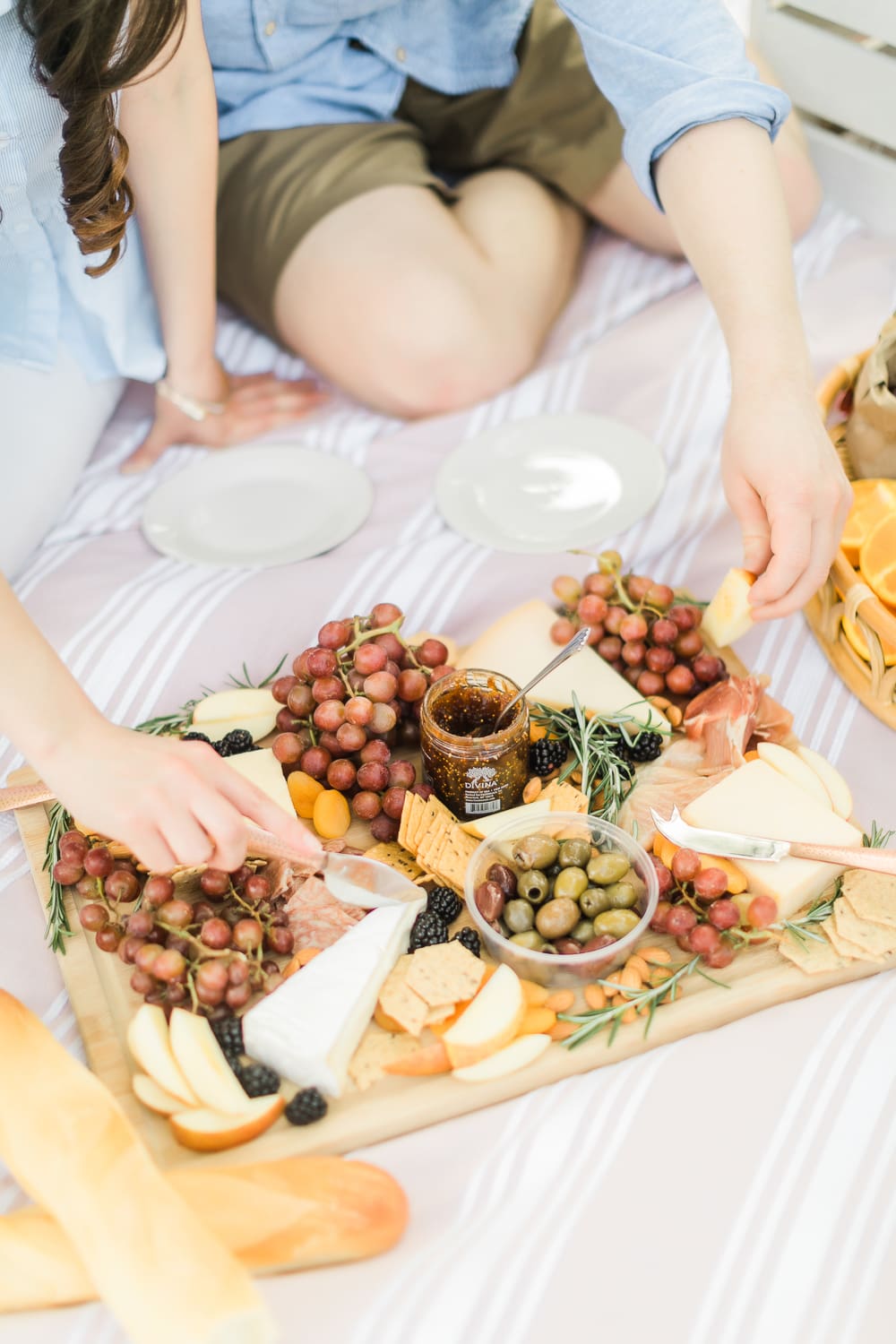 Date Night: How to Plan the Perfect Summer Picnic by Missouri blogger Stephanie Ziajka from Diary of a Debutante, romantic picnic ideas for him, the perfect picnic date, what to bring on a picnic date, what to take on a picnic date, cute picnic date ideas, how to plan a picnic date, AVA Grace wine review