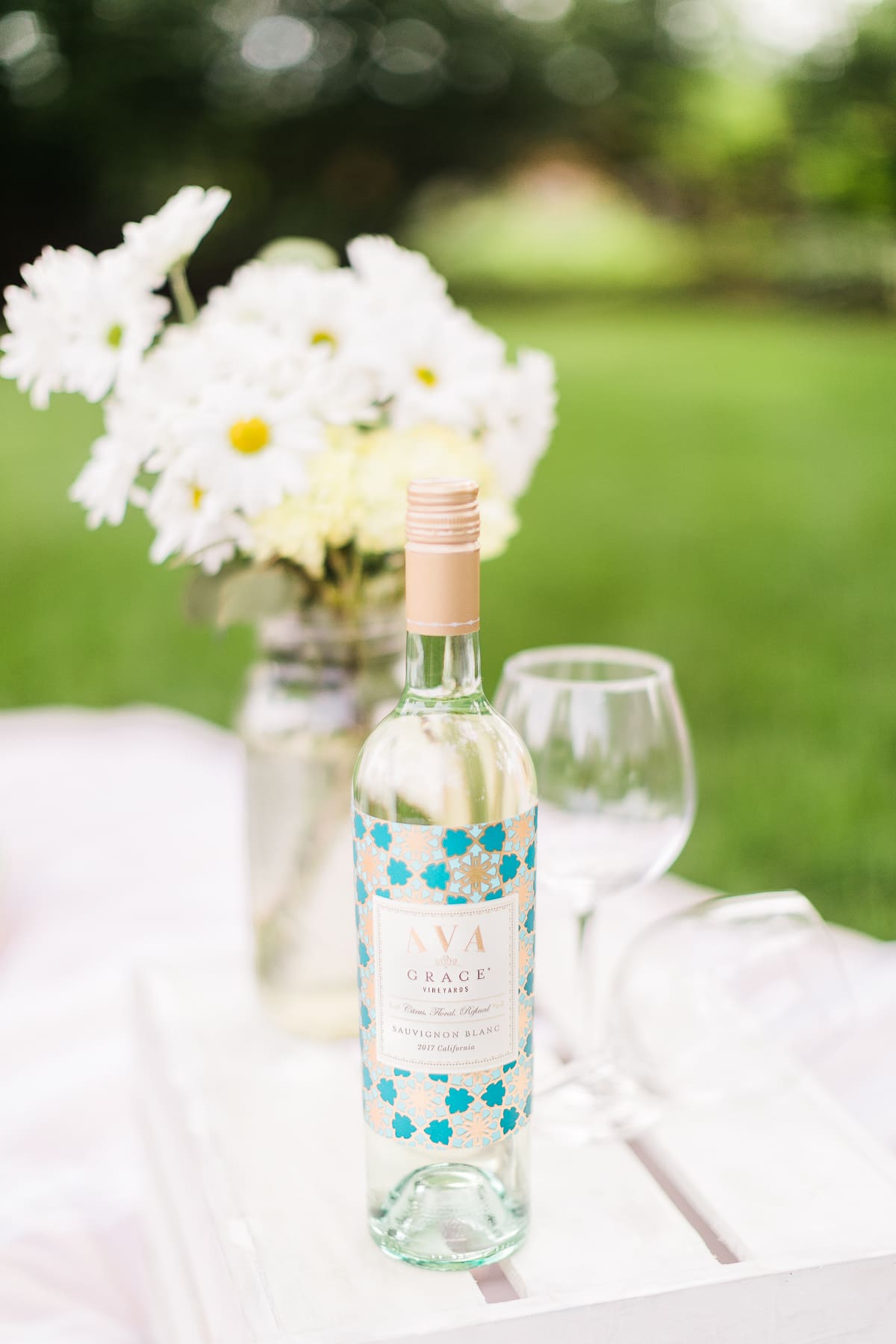 Date Night: How to Plan the Perfect Summer Picnic by Missouri blogger Stephanie Ziajka from Diary of a Debutante, romantic picnic ideas for him, the perfect picnic date, what to bring on a picnic date, what to take on a picnic date, cute picnic date ideas, how to plan a picnic date, AVA Grace wine review