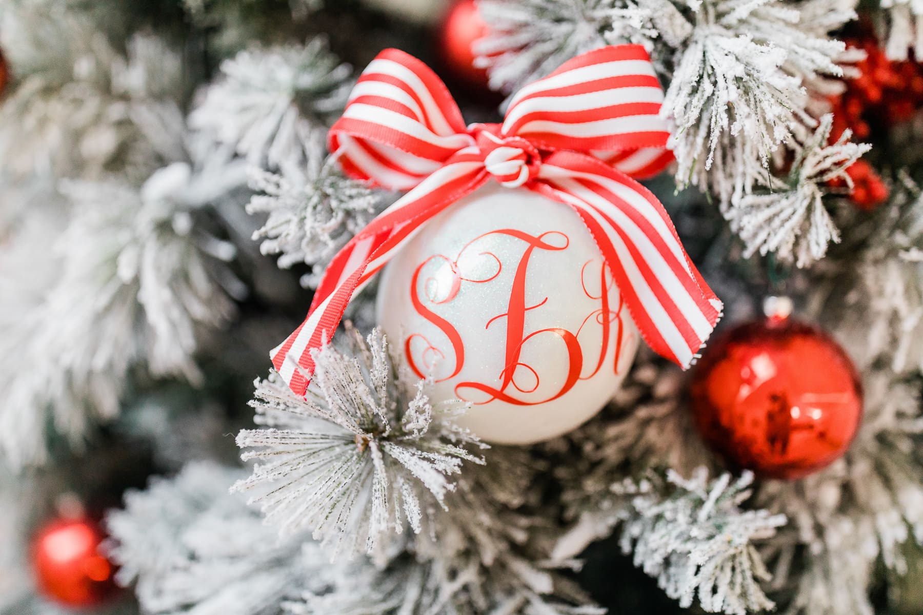 How to Make Gorgeous DIY Glitter Ornaments with Polycrylic (and Cricut Monograms) by southern lifestyle blogger Stephanie Ziajka from Diary of a Debutante, DIY monogrammed glitter ornaments, how to make monograms on the Cricut Explore Air 2, glitter glass ornaments, glitter ornaments with vinyl, making glitter Christmas ornaments, how to make vinyl monograms with Cricut How to Make Gorgeous DIY Glitter Ornaments with Polycrylic (and Cricut Monograms) by southern lifestyle blogger Stephanie Ziajka from Diary of a Debutante, DIY monogrammed glitter ornaments, how to make monograms on the Cricut Explore Air 2, glitter glass ornaments, glitter ornaments with vinyl, making glitter Christmas ornaments, how to make vinyl monograms with Cricut