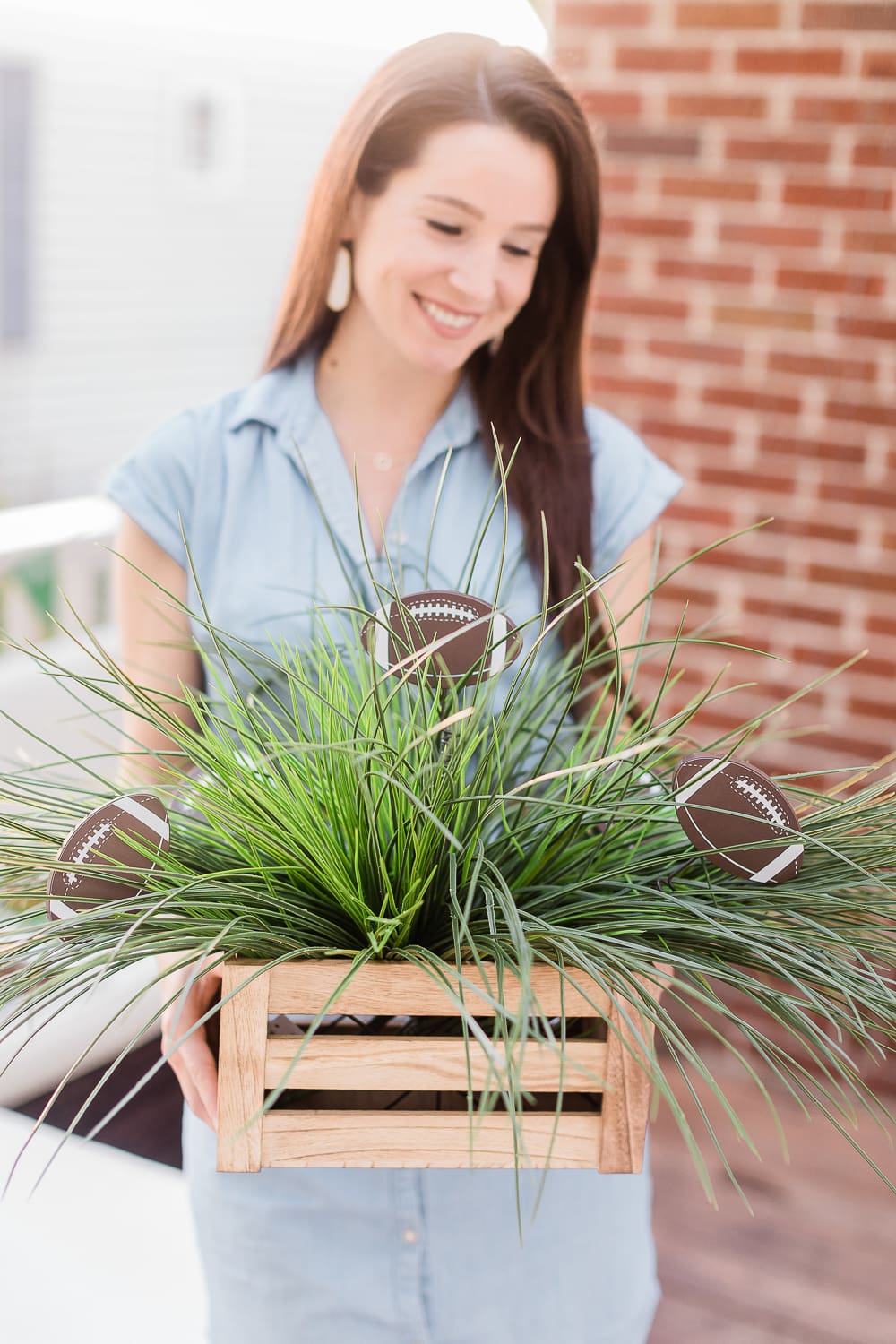 DIY Game Day centerpiece by popular DIY blogger Stephanie Ziajka on Diary of a Debutante, DIY football centerpiece ideas, DIY game day centerpiece ideas, faux grass centerpiece DIY Game Day centerpiece by popular DIY blogger Stephanie Ziajka on Diary of a Debutante, DIY football centerpiece ideas, DIY game day centerpiece ideas, faux grass centerpiece