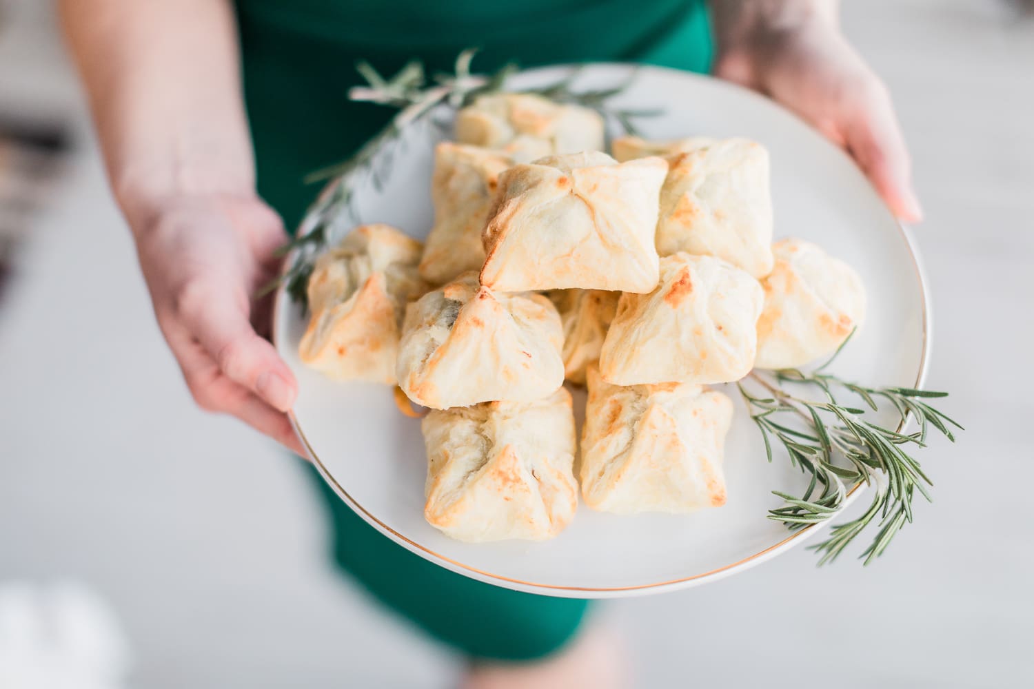 Mini Beef Wellington Bites, easy new years eve appetizer, beef wellington bites recipe, what is beef wellington, popular blogger Stephanie Ziajka, popular lifestyle blog Diary of a Debutante Mini Beef Wellington Bites, easy new years eve appetizer, beef wellington bites recipe, what is beef wellington, popular blogger Stephanie Ziajka, popular lifestyle blog Diary of a Debutante