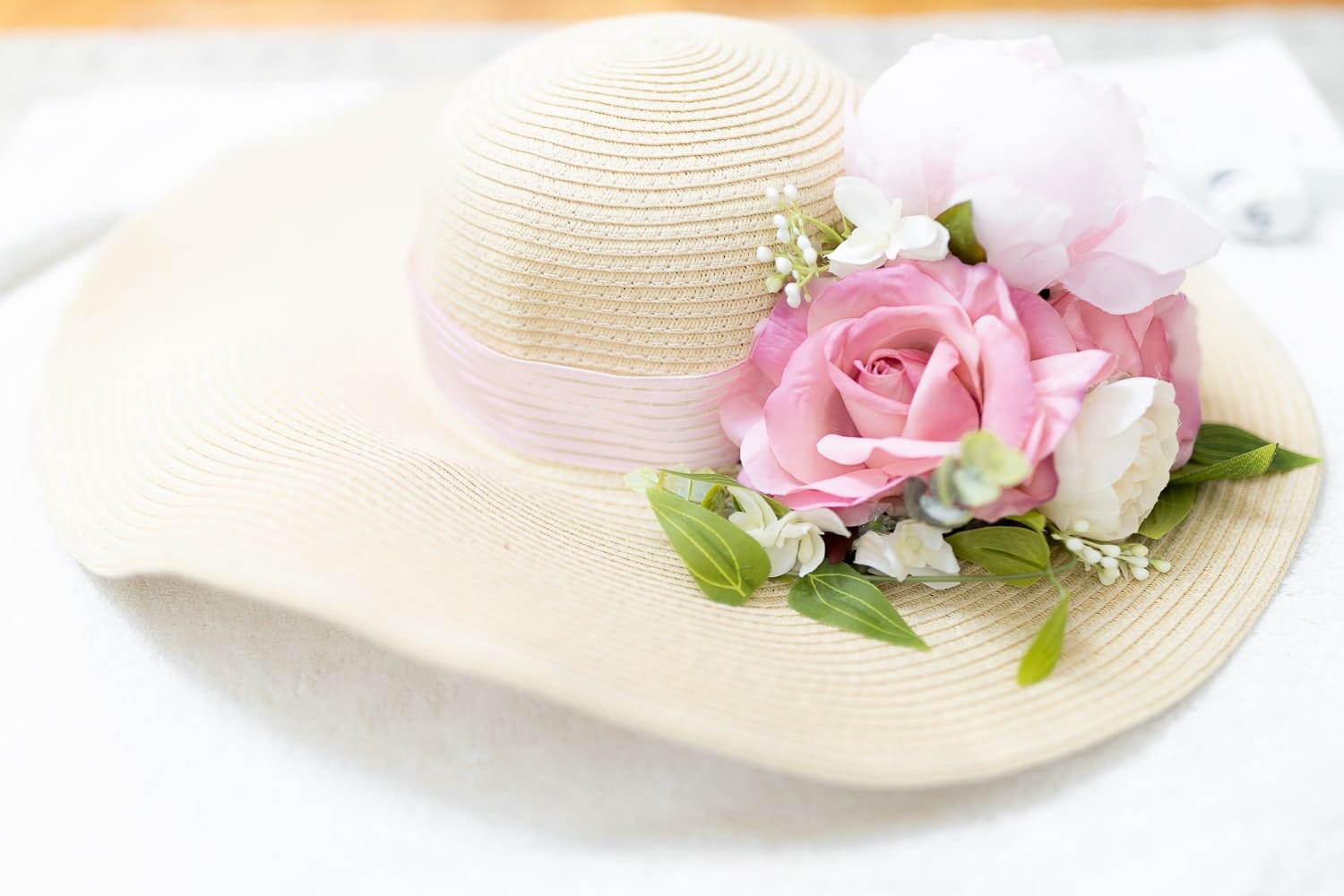 Pink and white Kentucky Derby hat designed by blogger Stephanie Ziajka on Diary of a Debutante Pink and white Kentucky Derby hat designed by blogger Stephanie Ziajka on Diary of a Debutante