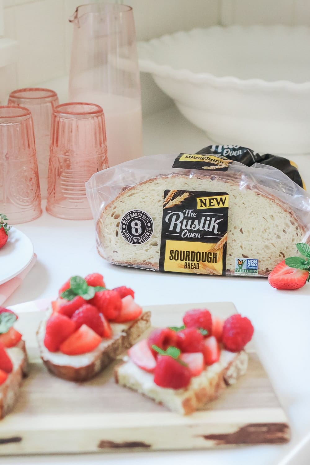 Berry ricotta breakfast toast recipe by blogger Stephanie Ziajka on Diary of a Debutante Berry ricotta breakfast toast recipe by blogger Stephanie Ziajka on Diary of a Debutante