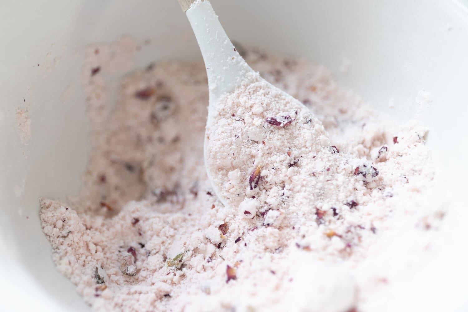 Blogger Stephanie Ziajka shows how to make essential oil shower steamers on Diary of a Debutante