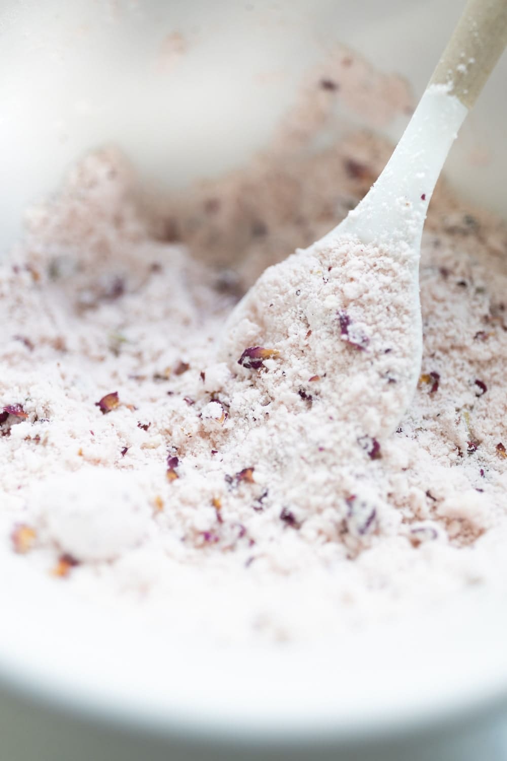 Rose shower fizzies recipe from blogger Stephanie Ziajka on Diary of a Debutante