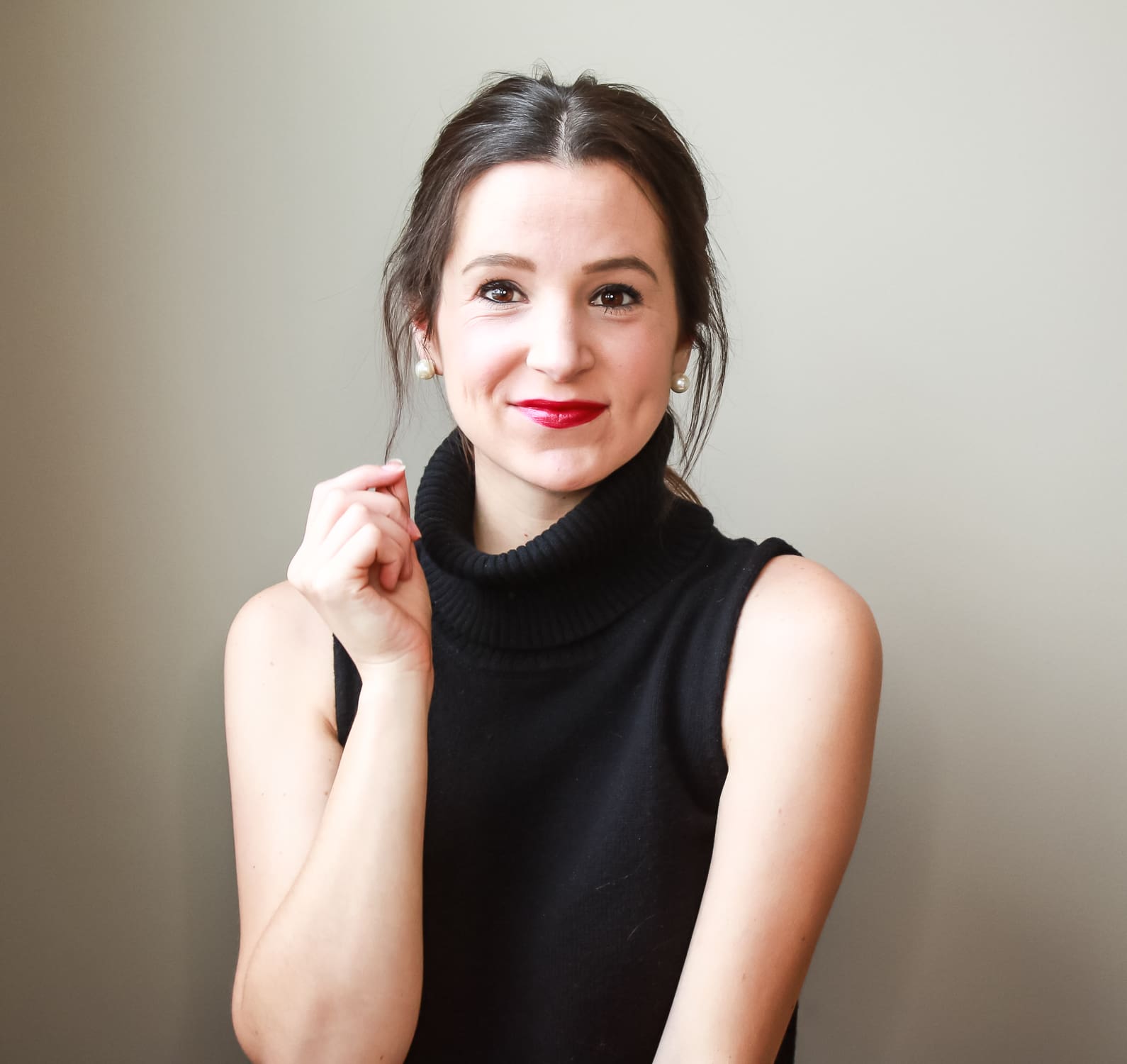 5-minute low messy ponytail hair tutorial by southern blogger Stephanie Ziajka from Diary of a Debutante 5-minute low messy ponytail hair tutorial by southern blogger Stephanie Ziajka from Diary of a Debutante