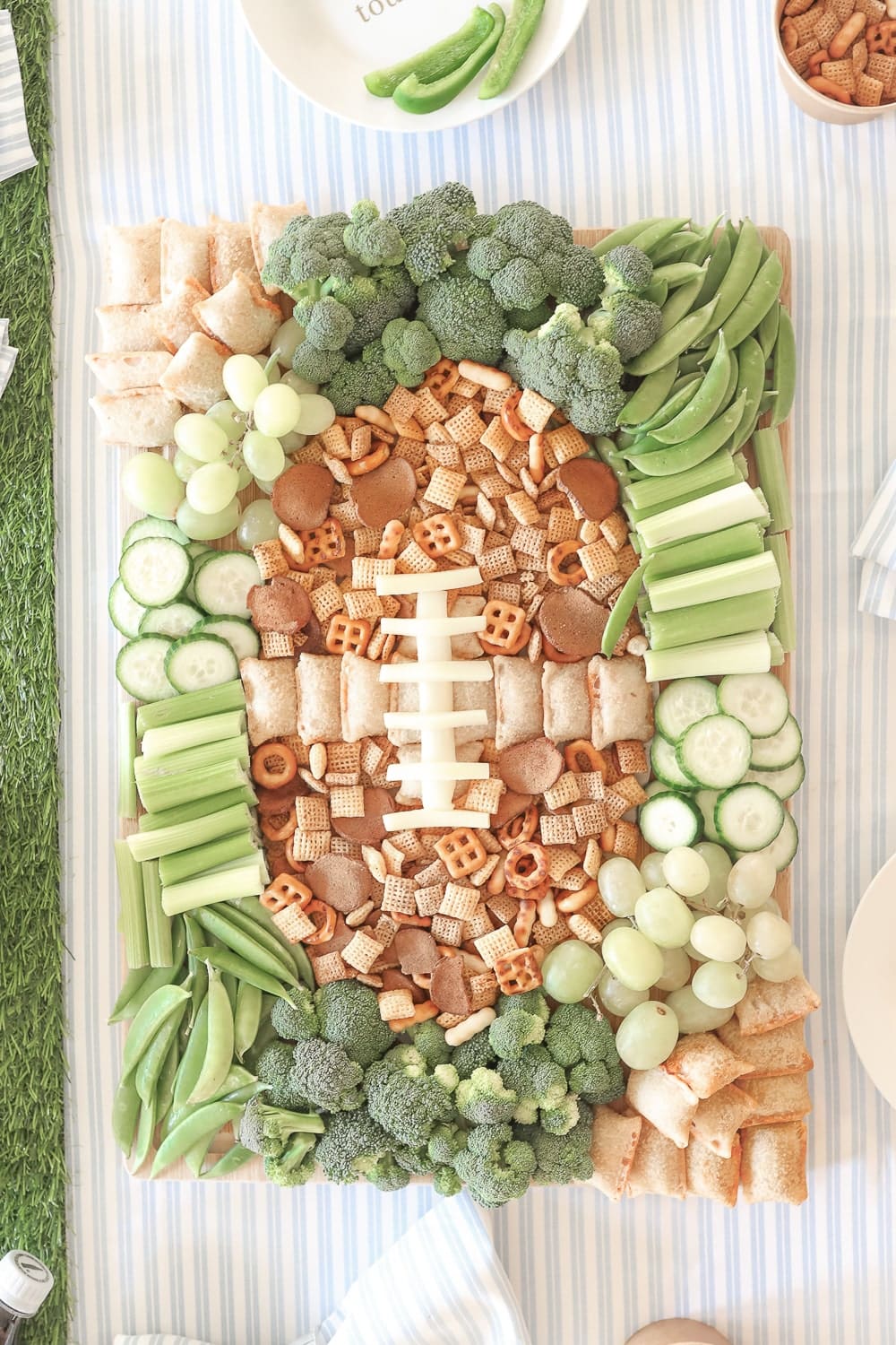 Superbowl party platter created by blogger Stephanie Ziajka on Diary of a Debutante Superbowl party platter created by blogger Stephanie Ziajka on Diary of a Debutante