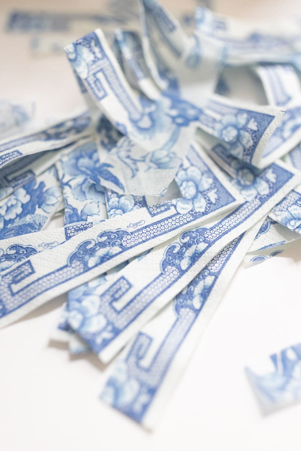 Blue and white Chinoiserie cocktail napkins on Diary of a Debutante Blue and white Chinoiserie cocktail napkins on Diary of a Debutante